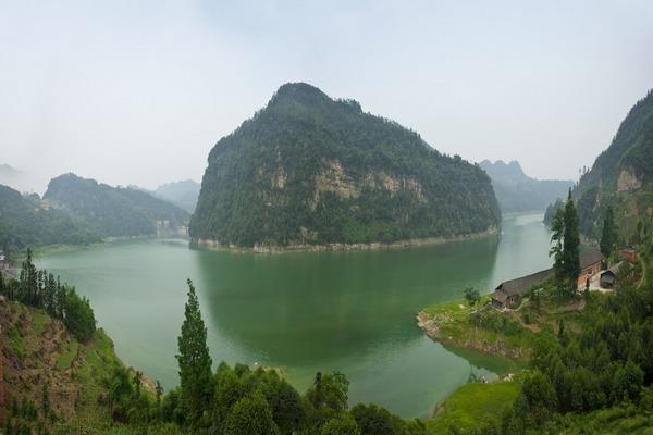 舟坝水库位于沐川县马边河中游,因修水电站截流形成,库区总面积9.